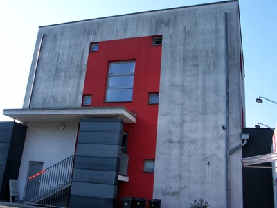 Fasáda před čištěním