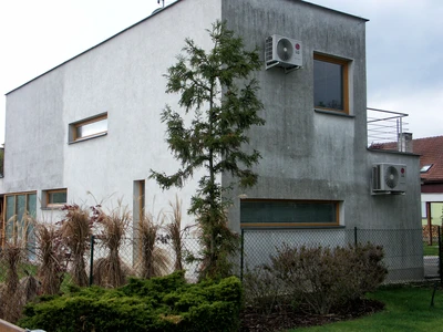 Fasáda před čištěním